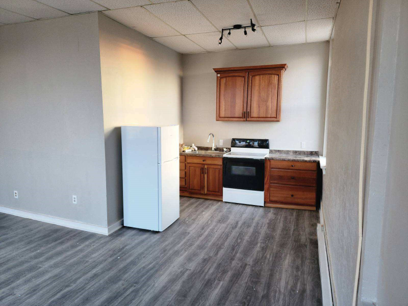 80 N Main St #3 - Photo 3 of 5