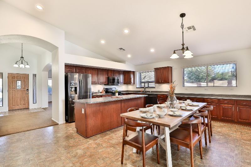 705 N 167th Dr - Photo 3 of 20