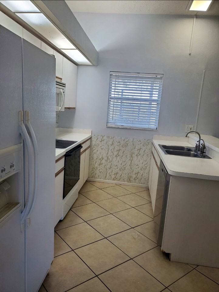 2704 36th Avenue Ter E #NA - Photo 7 of 12