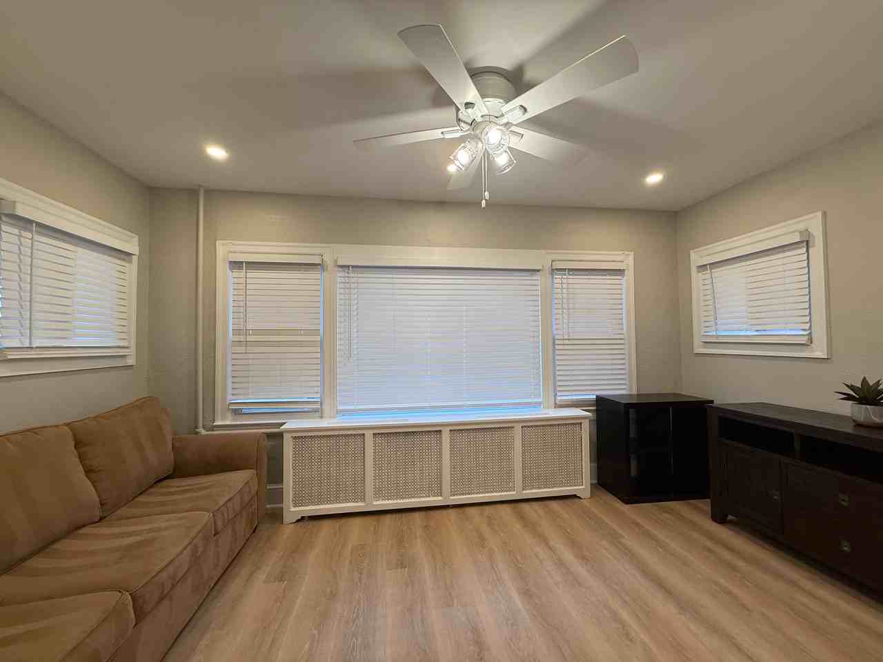 109 N Granville Ave - Photo 5 of 12
