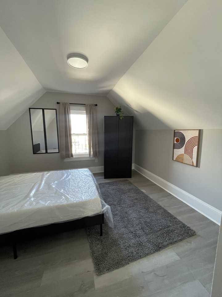 Affordable, Move-In Ready Room in a Great Location - Photo 2 of 7
