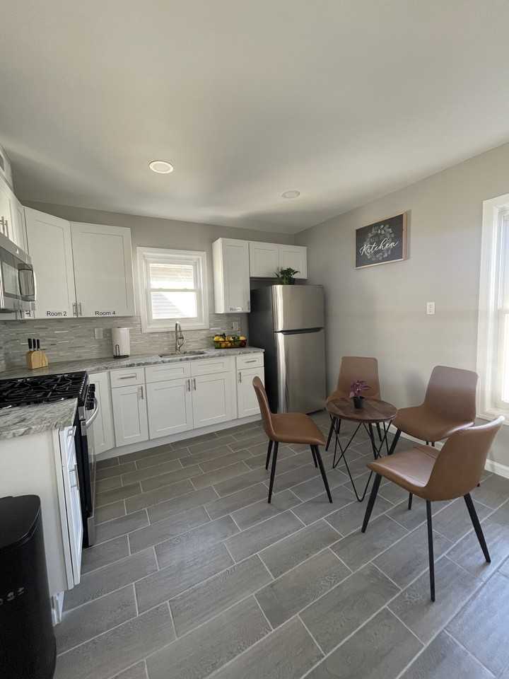 Affordable, Move-In Ready Room in a Great Location - Photo 3 of 7