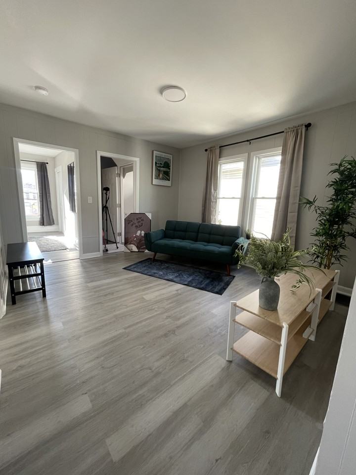 Affordable, Move-In Ready Room in a Great Location - Photo 4 of 7