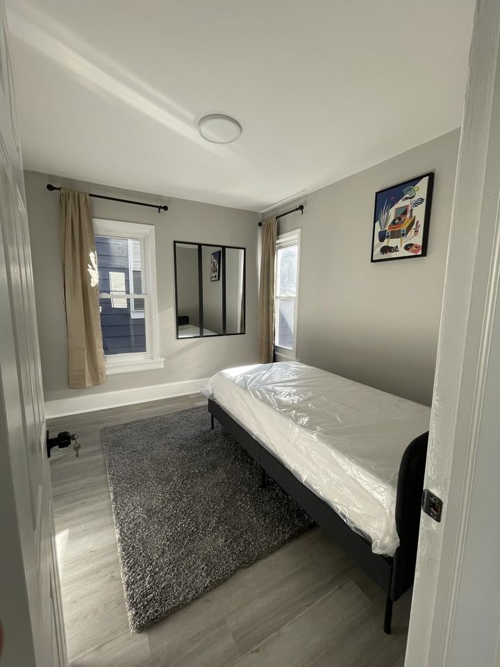 Affordable, Move-In Ready Room in a Great Location - Photo 5 of 7