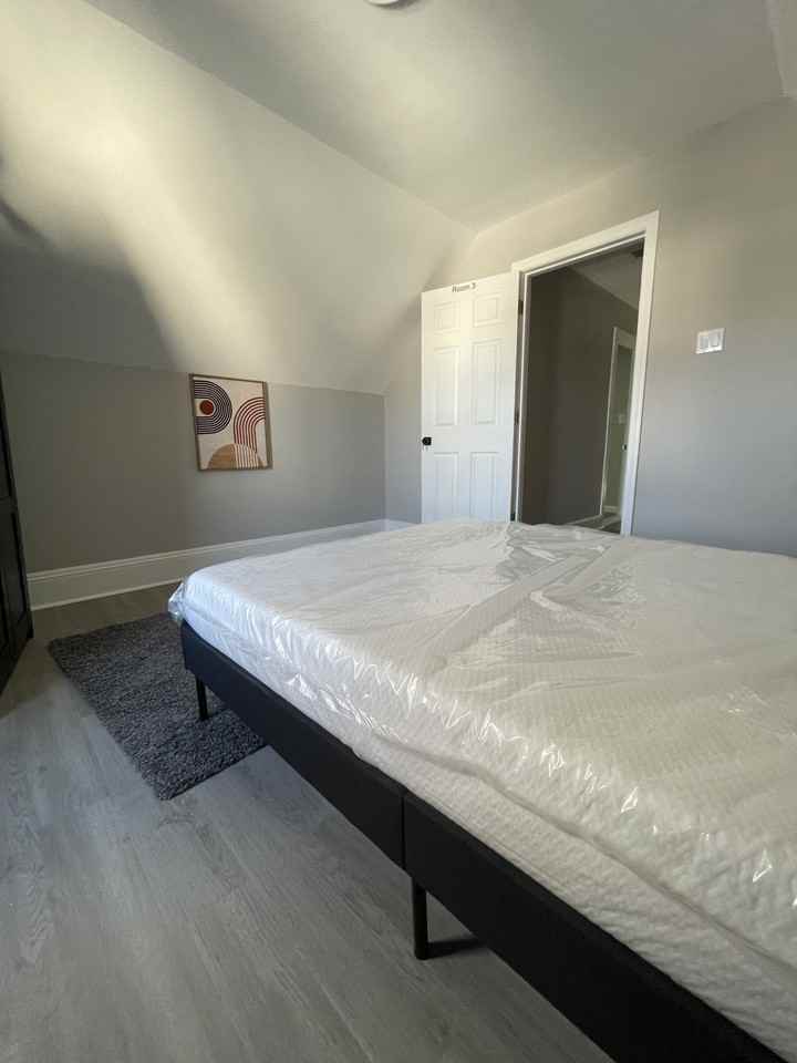 Affordable, Move-In Ready Room in a Great Location - Photo 6 of 7