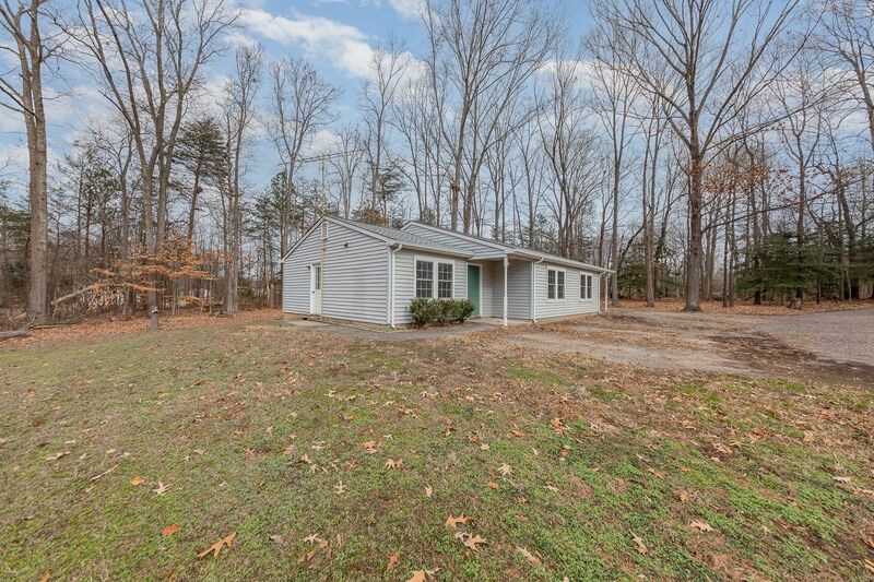 11126 Pine Hill Rd - Photo 2 of 24