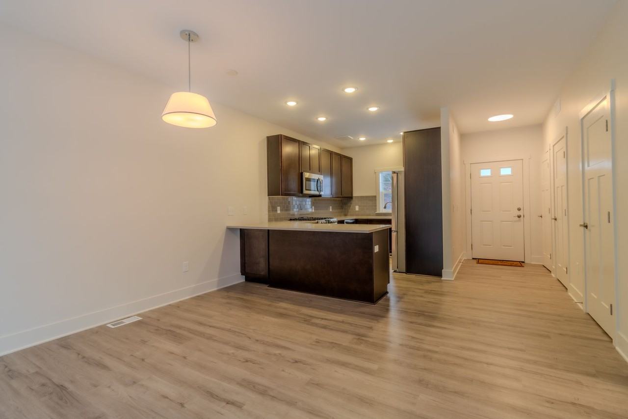 1560 Simsbury St - Photo 5 of 46