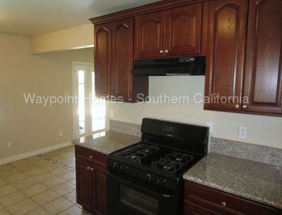 1482 Blythe Ave - Photo 3 of 23