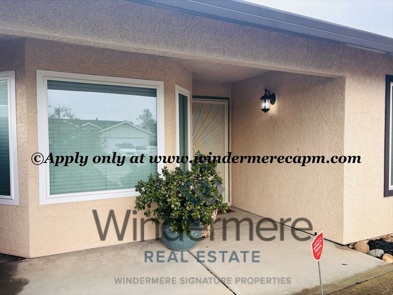 1 Granville Ct - Photo 3 of 21