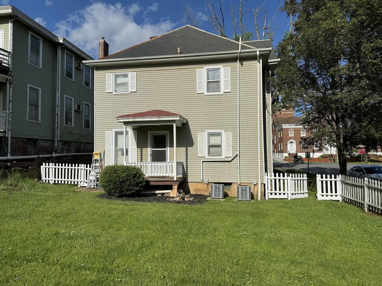 1103 Rivermont Avenue - Photo 2 of 23