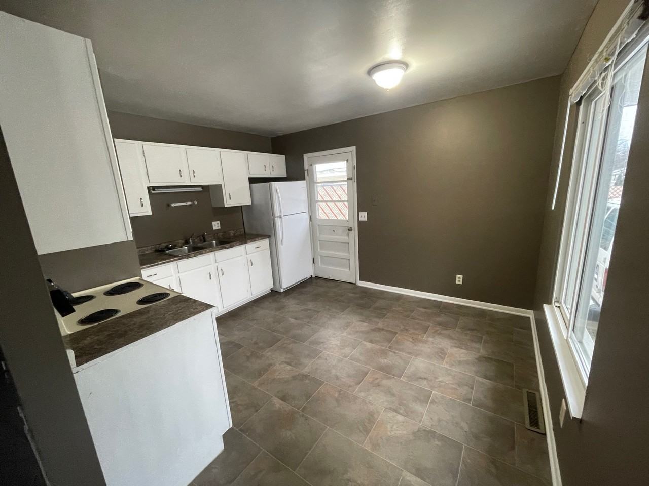 910-932 Boon St. - Photo 2 of 10