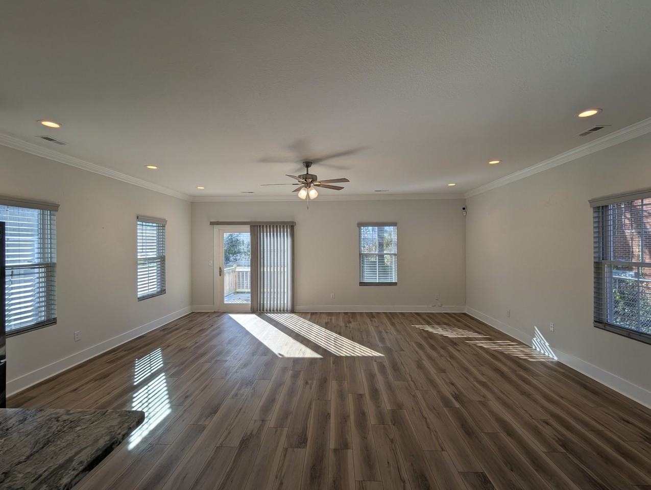 729 Guy Ave #NA - Photo 2 of 33