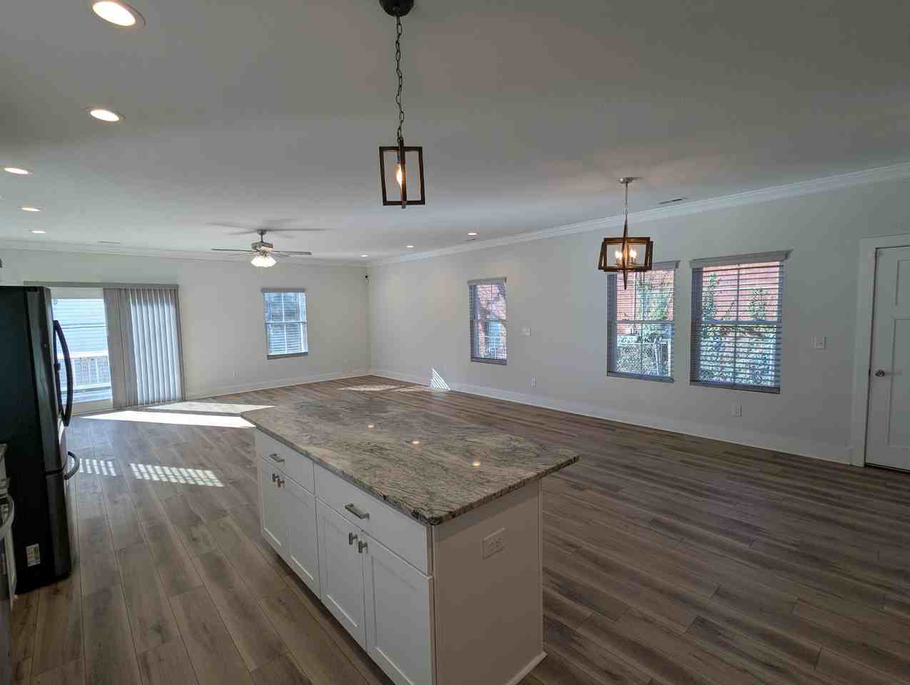 729 Guy Ave #NA - Photo 3 of 33