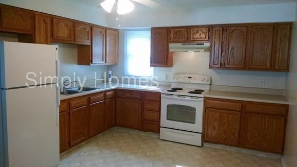 3716 V St - Photo 2 of 7