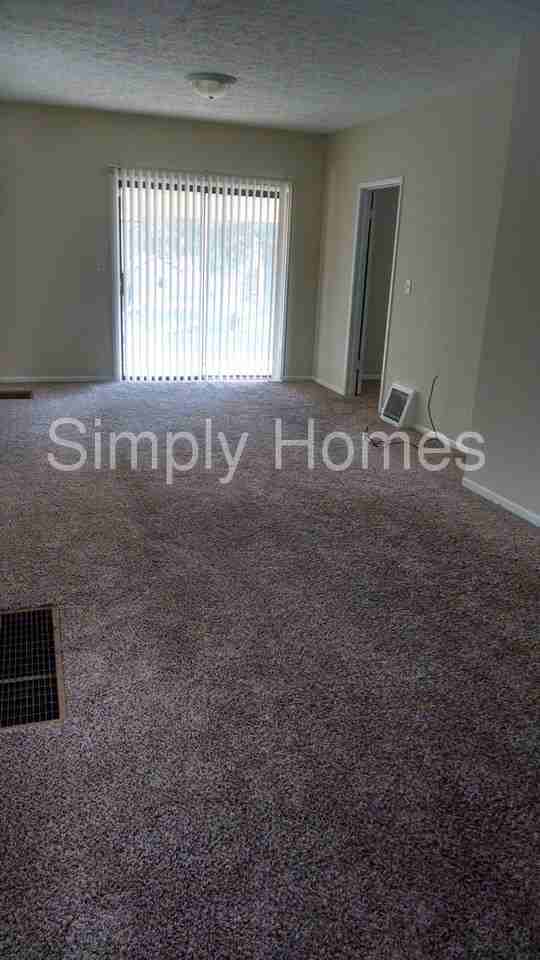 3716 V St - Photo 3 of 7