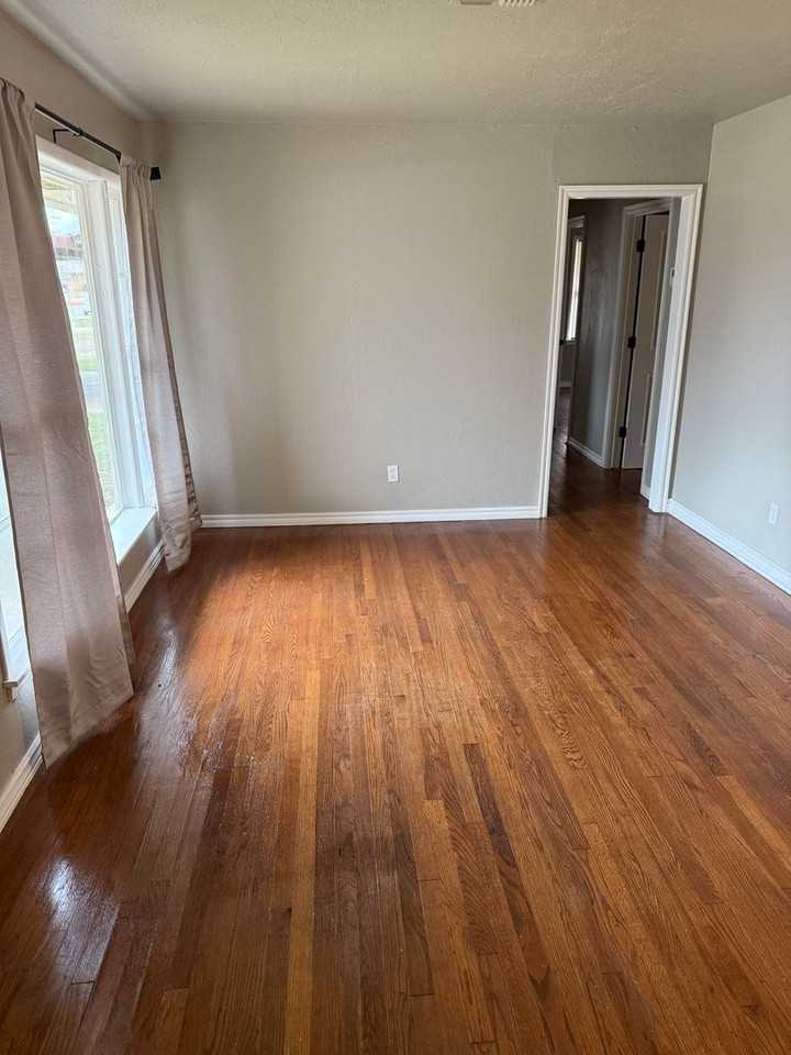 5609 S Rockwood Ave - Photo 3 of 17