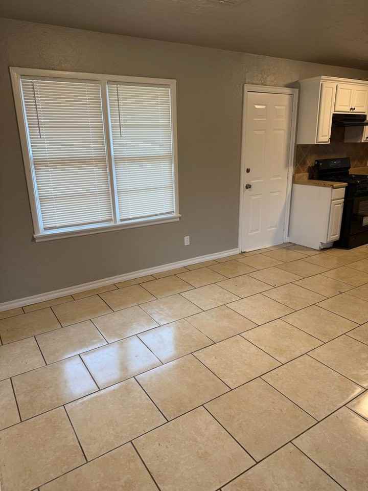 5609 S Rockwood Ave - Photo 5 of 17