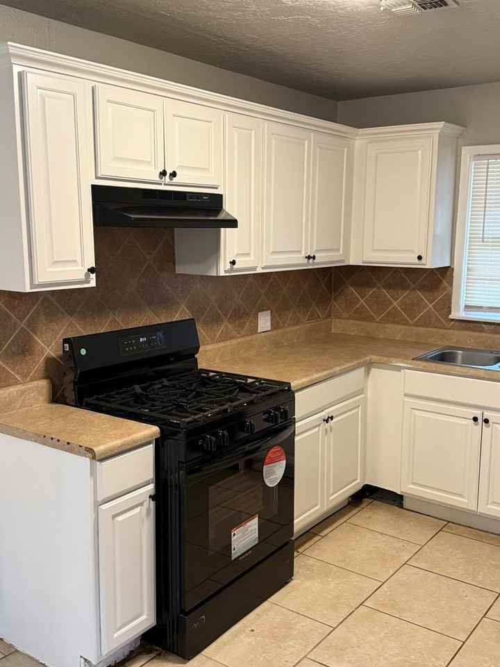 5609 S Rockwood Ave - Photo 6 of 17