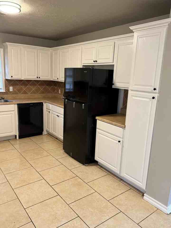 5609 S Rockwood Ave - Photo 7 of 17