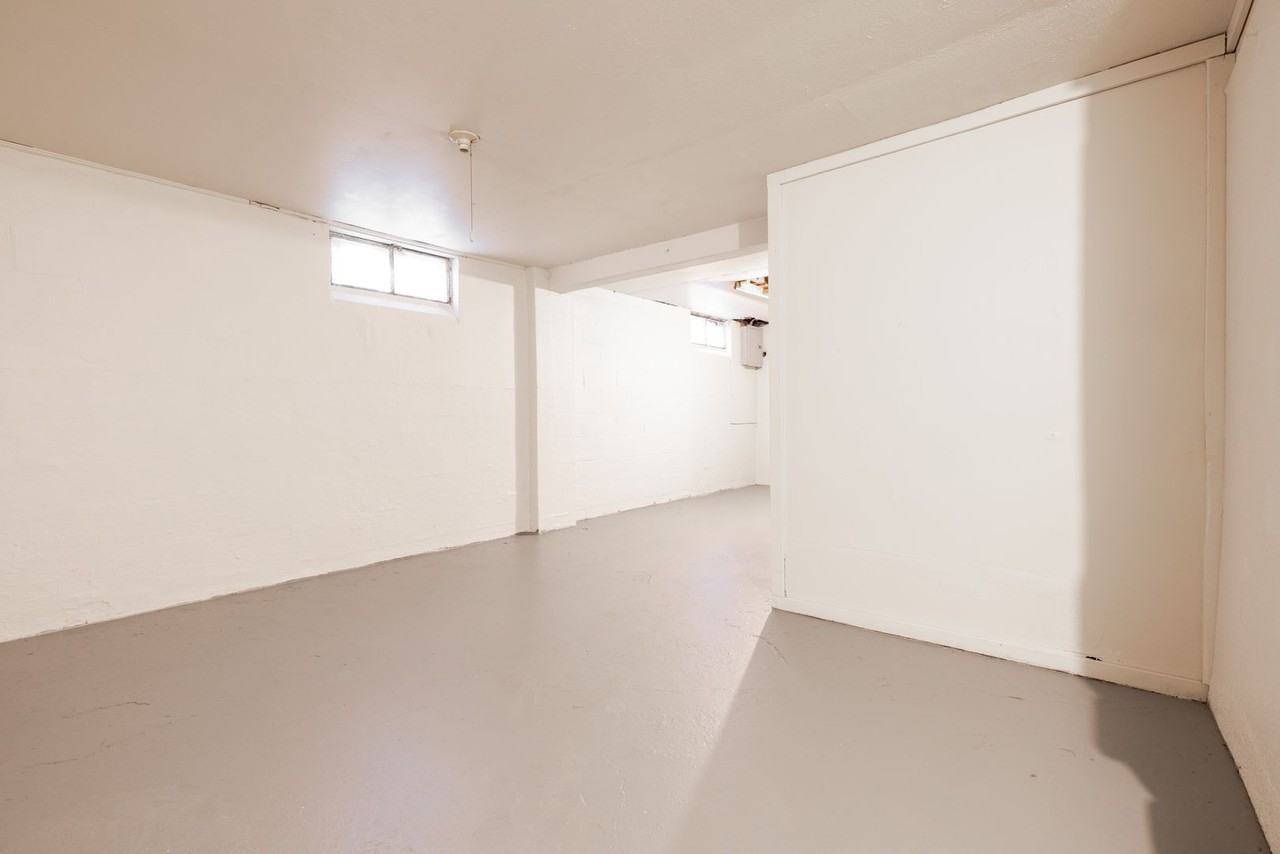 1590 Vendome Dr S - Photo 5 of 21