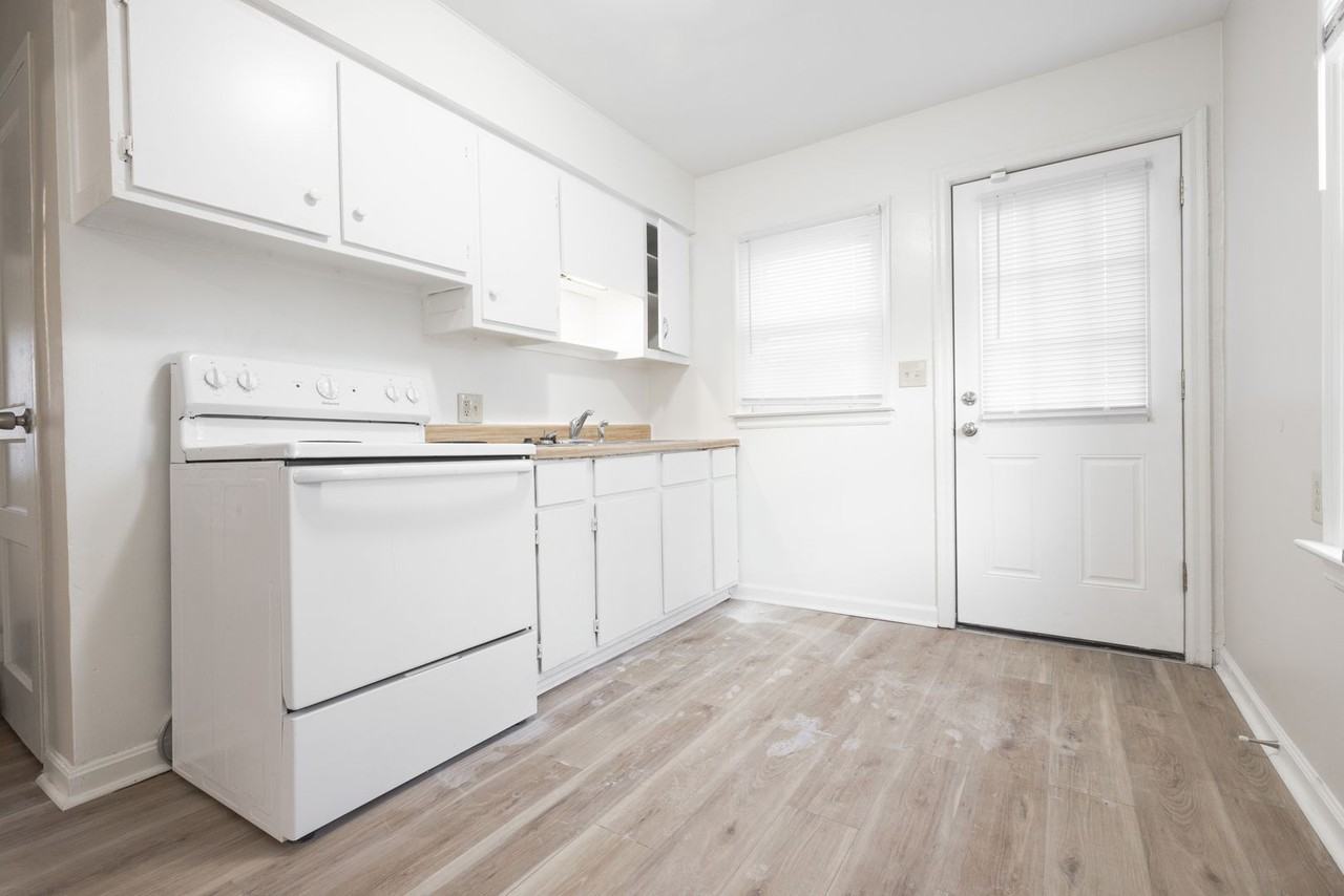 1590 Vendome Dr S - Photo 6 of 21