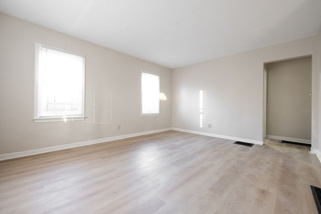 1590 Vendome Dr S - Photo 7 of 21