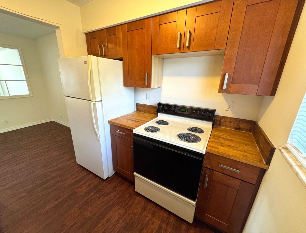 215 Nw 25th St #5 - Photo 4 of 9