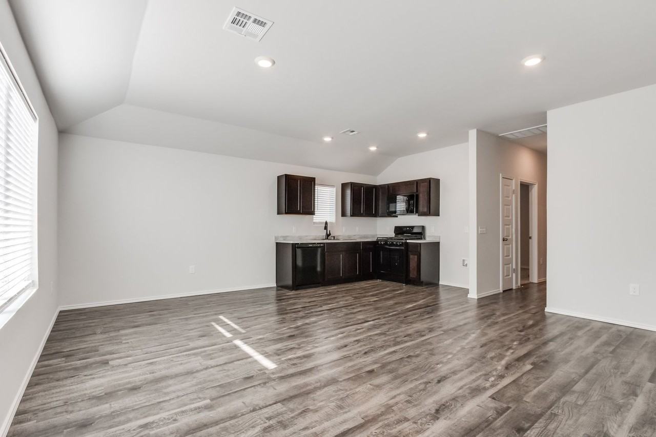 11844 Nw 94th St - Photo 3 of 29