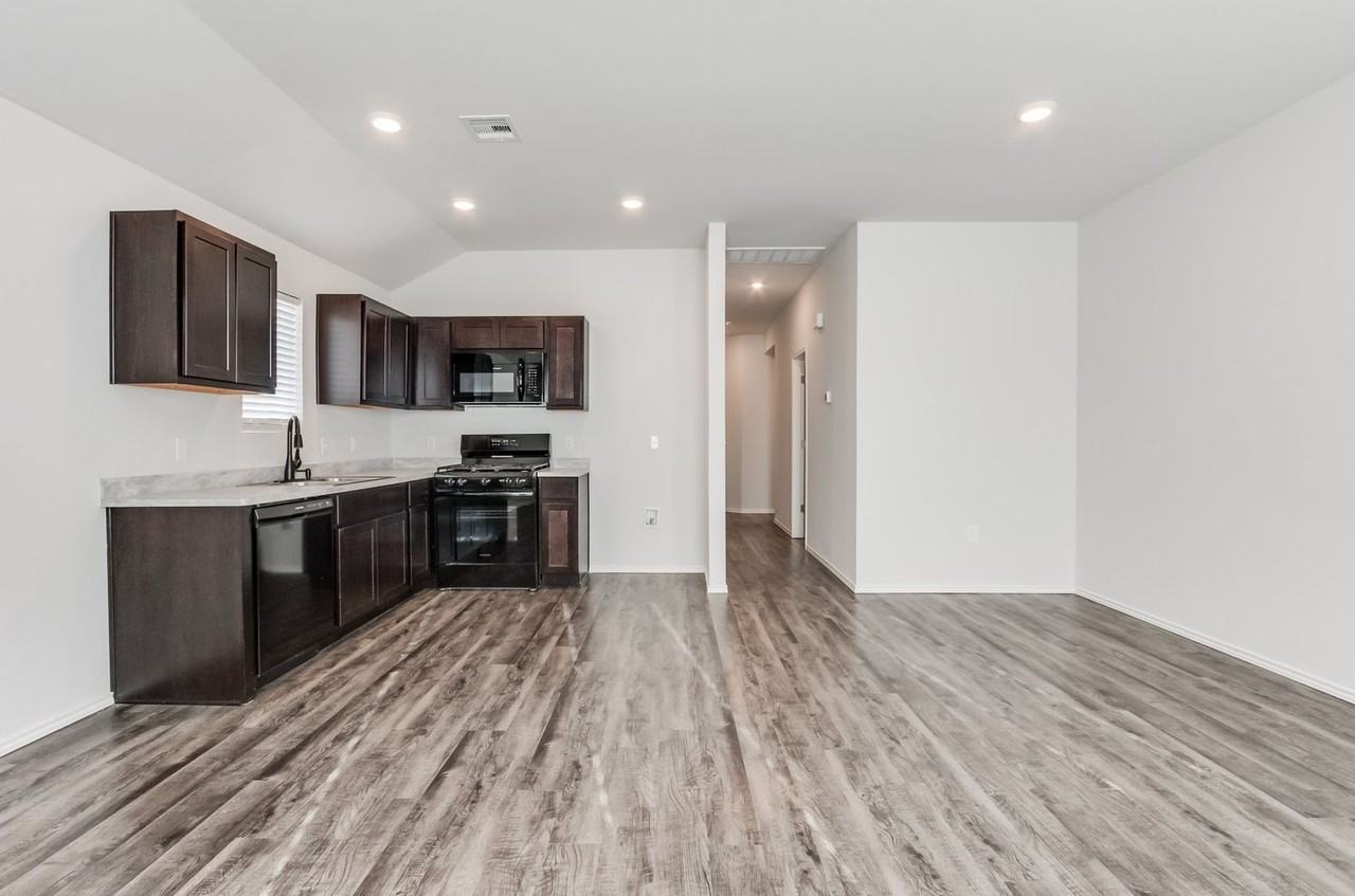 11844 Nw 94th St - Photo 4 of 29