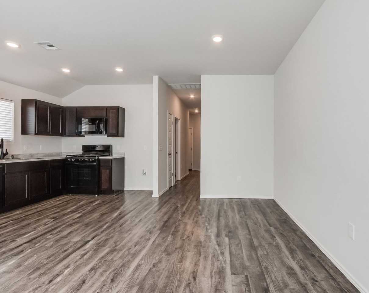 11844 Nw 94th St - Photo 5 of 29
