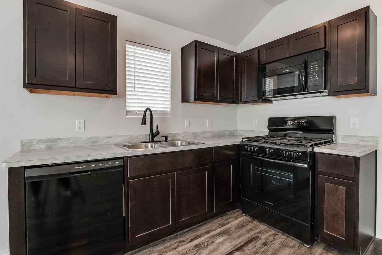 11844 Nw 94th St - Photo 6 of 29