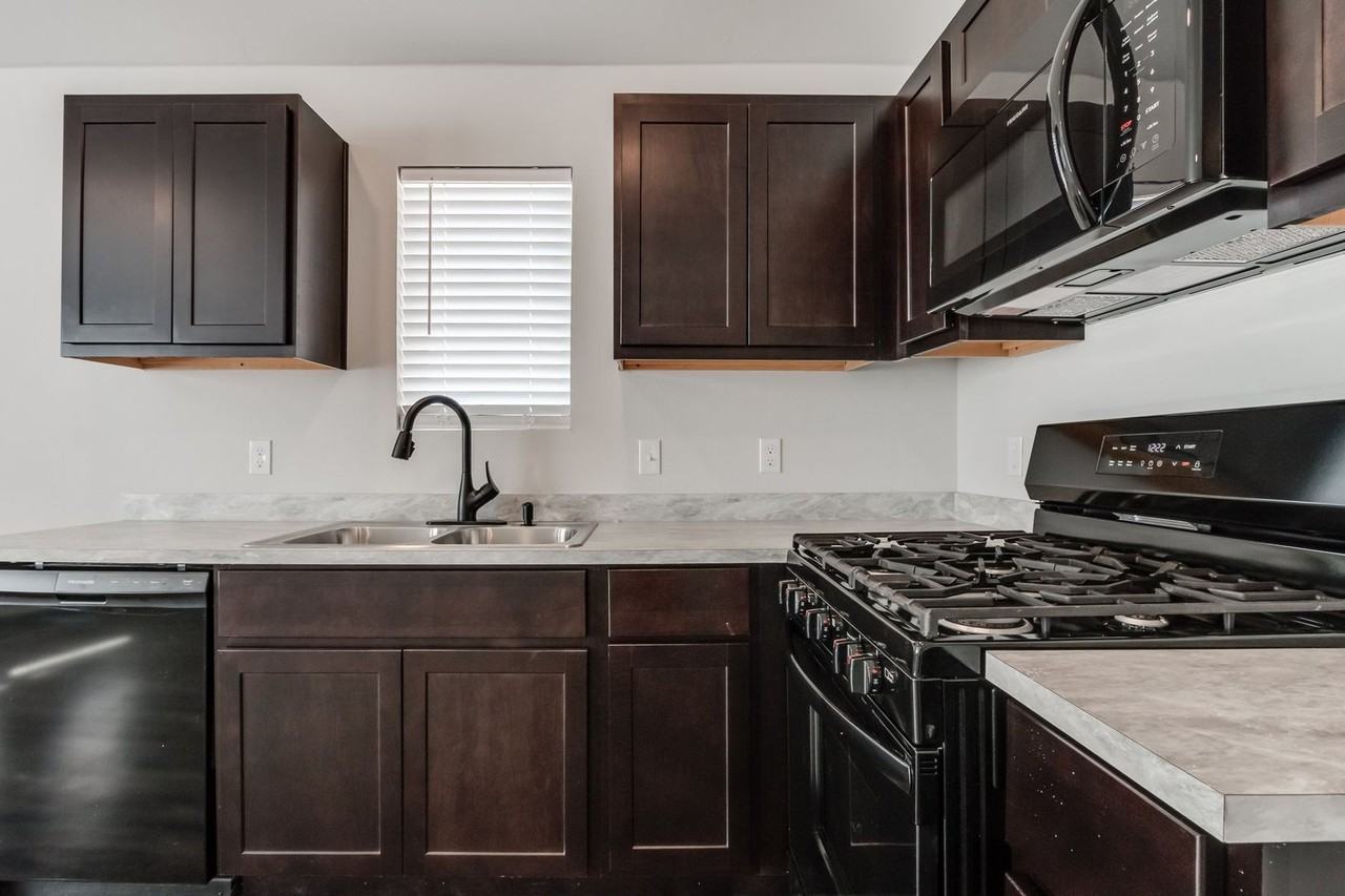 11844 Nw 94th St - Photo 7 of 29