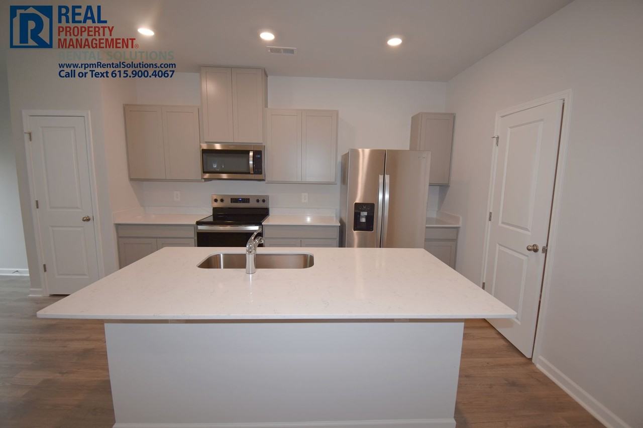 4206 Oswin Dr - Photo 4 of 15