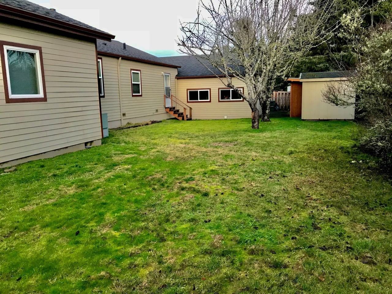 1175 Avenue B - Photo 3 of 6