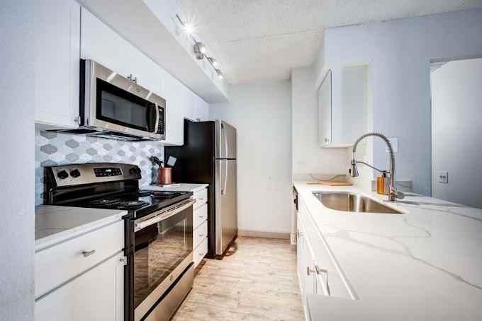 5115 N 40th St - Photo 6 of 33