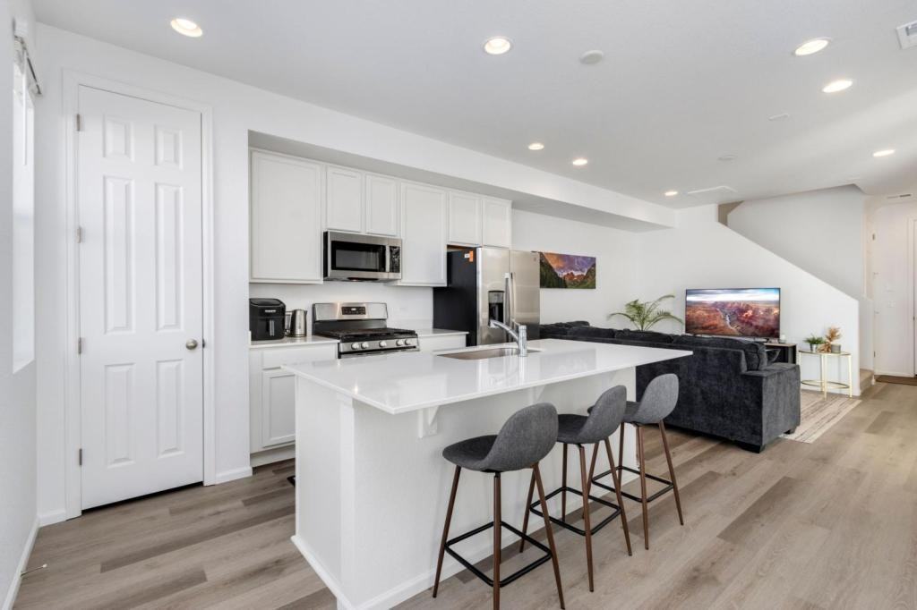 6125 Two Leaf Dr - Photo 2 of 14