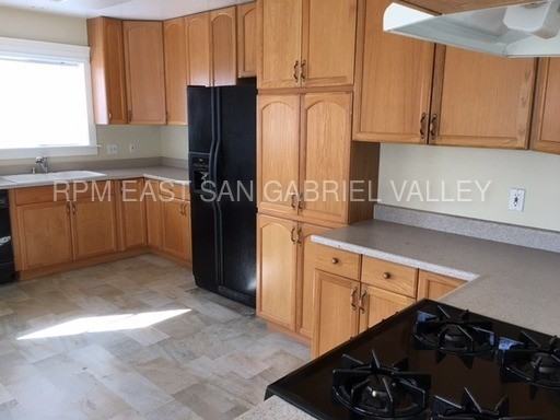 5225 Hartwick St - Photo 3 of 21