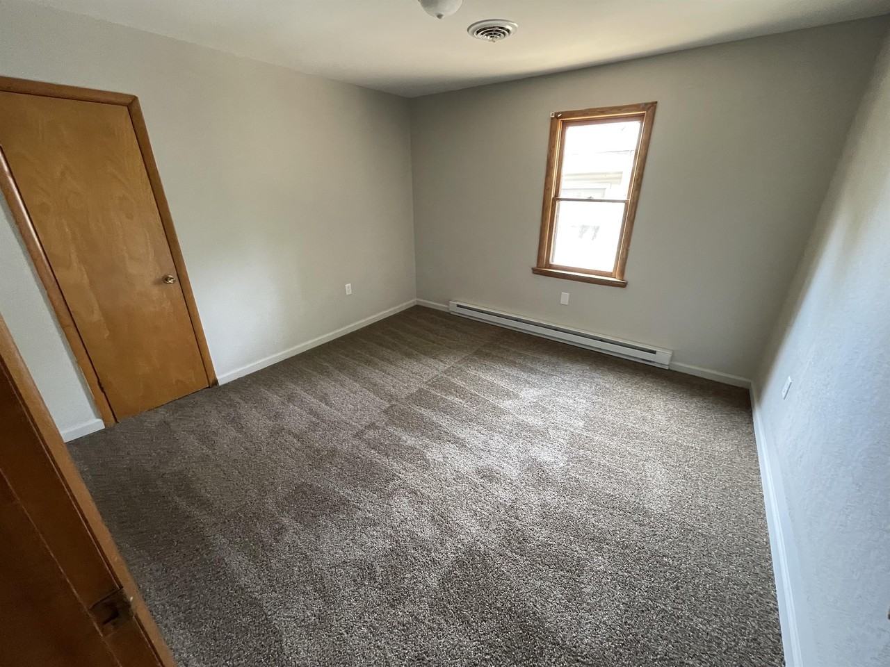 436 E Illinois Ave - Photo 3 of 7