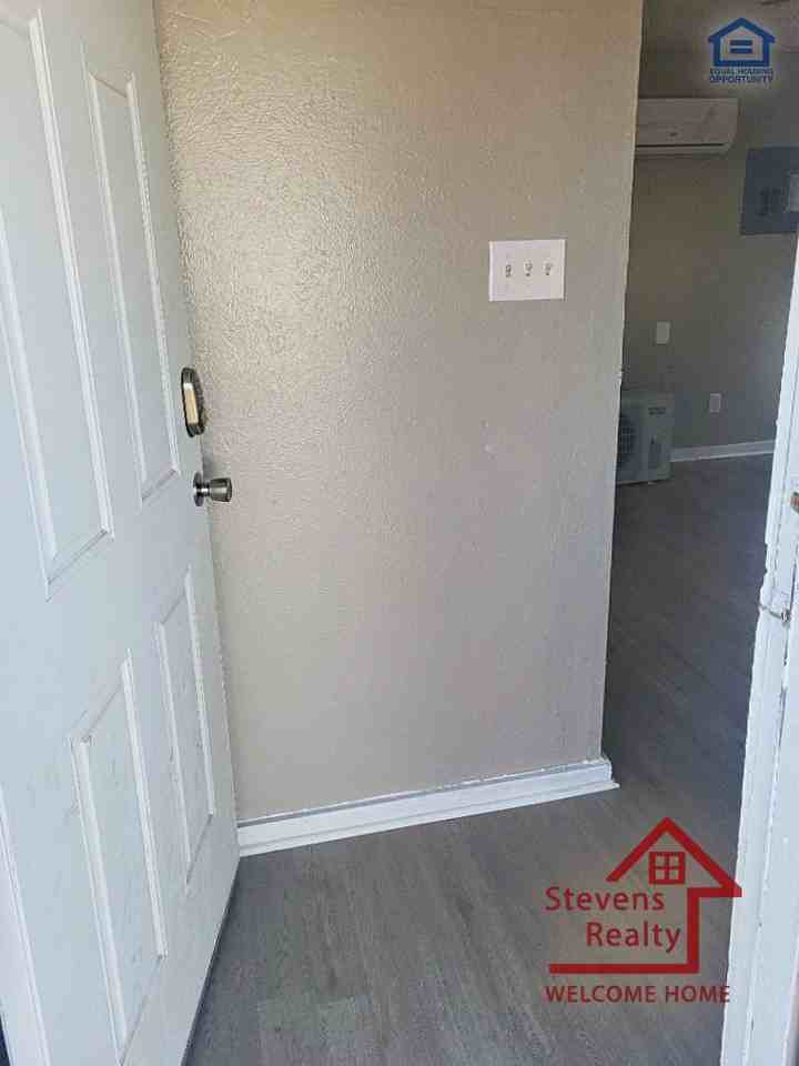 307 1/2 Sw 19th St - Photo 3 of 17