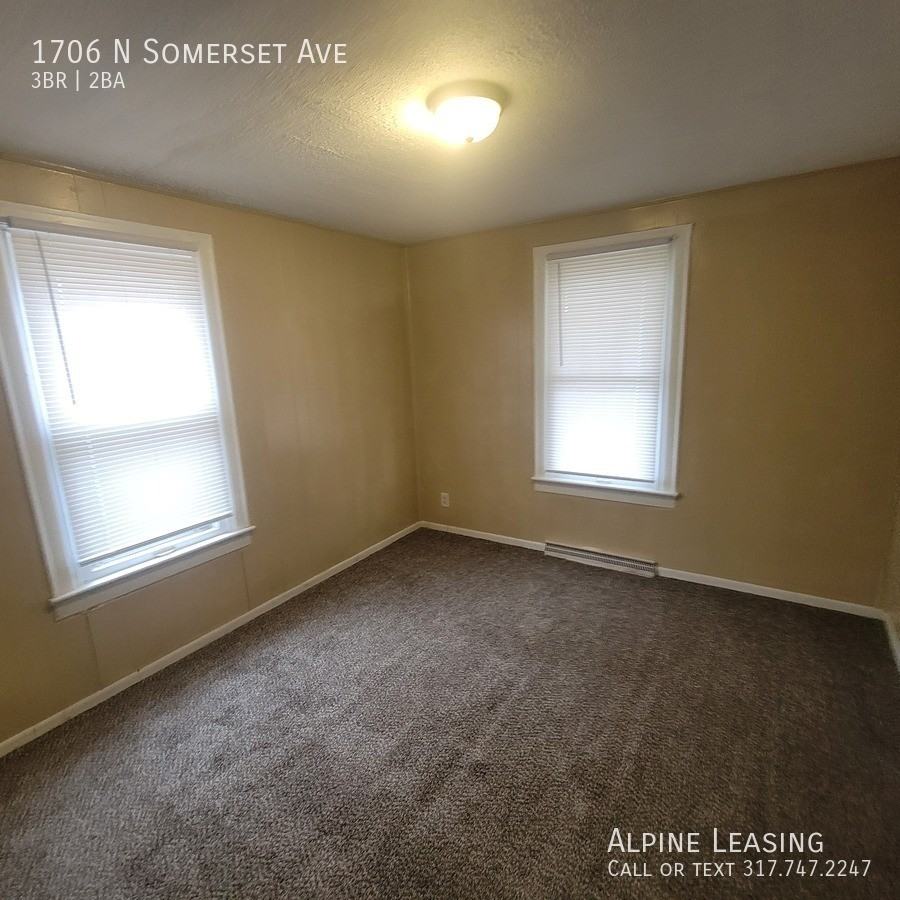 1706 N Somerset Ave - Photo 2 of 7