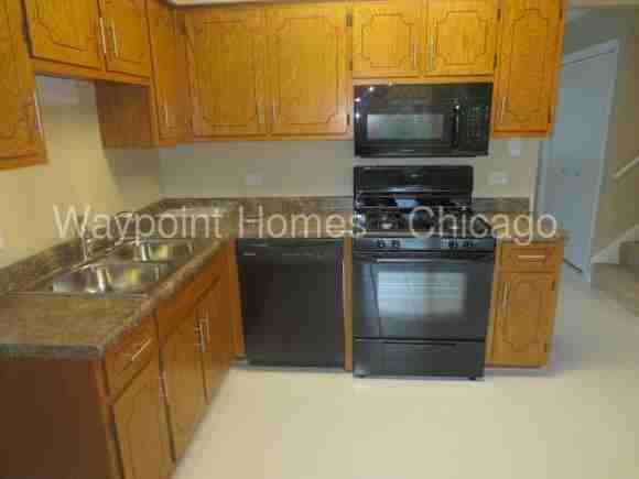 809 Rose Ln - Photo 3 of 15