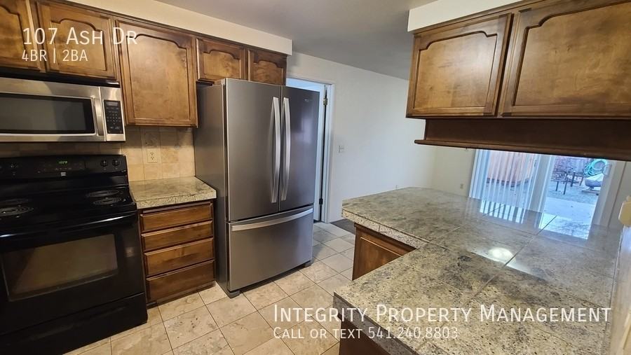 107 Ash Dr - Photo 3 of 20