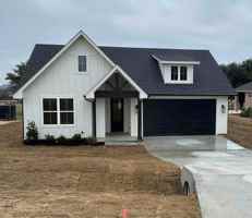 featured image of 129 Lakeview Dr