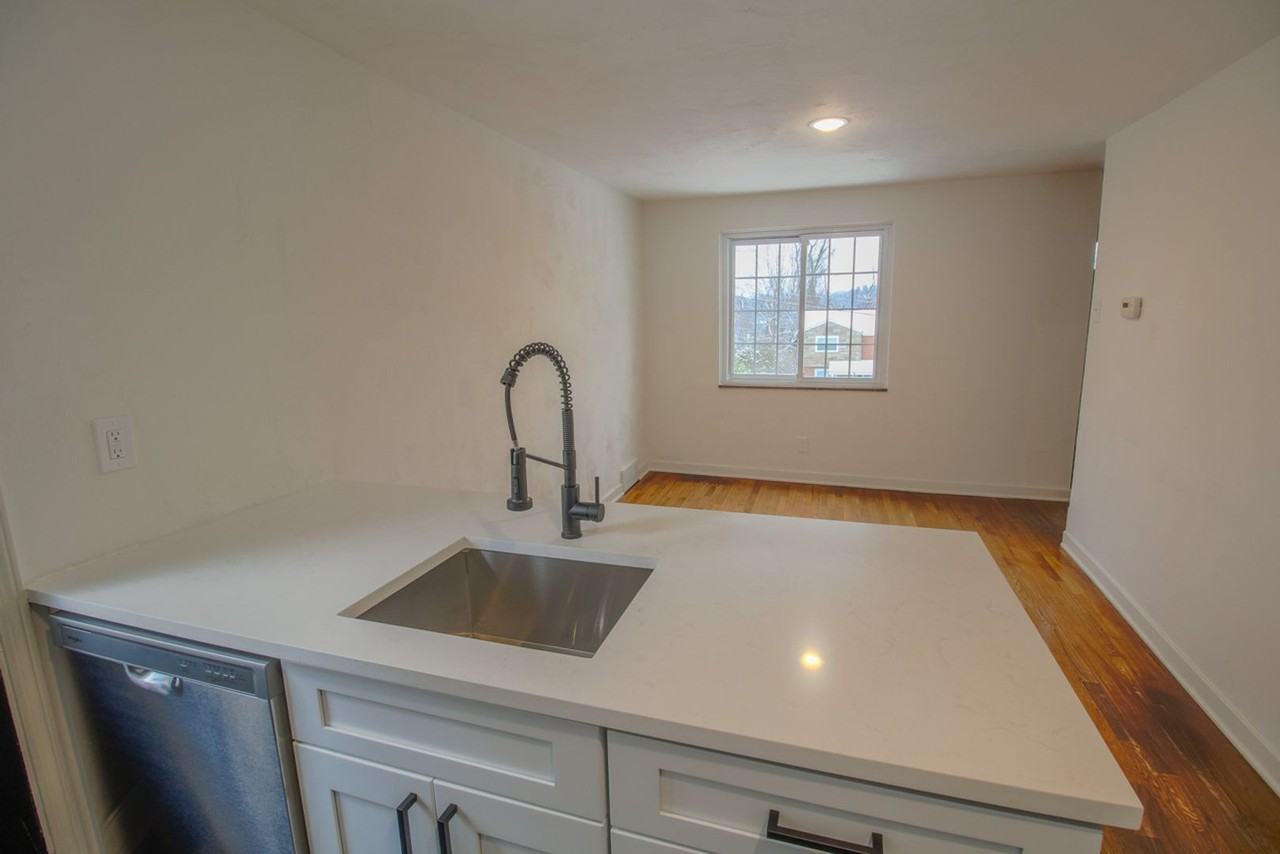 140 Roberta Dr - Photo 3 of 28