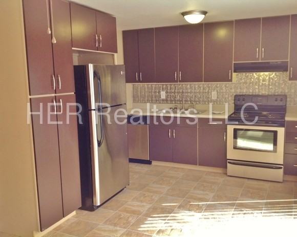 3781 Hendron Ln - Photo 3 of 25