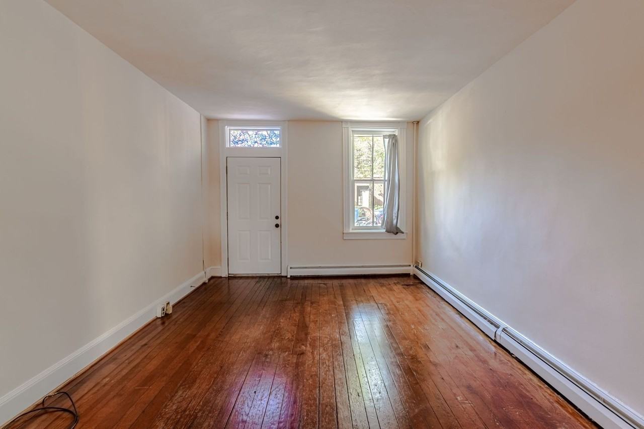 833 S Bond St - Photo 3 of 27