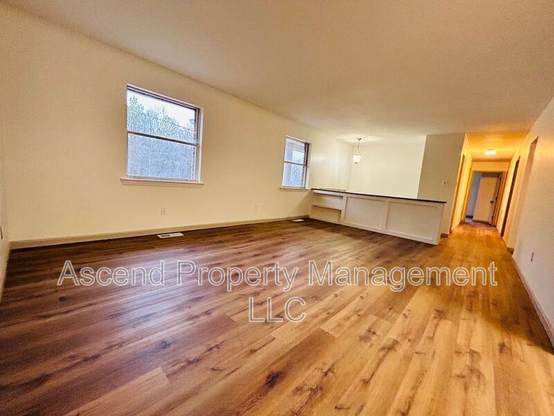 370 Julian Rd - Photo 2 of 20