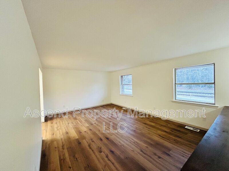 370 Julian Rd - Photo 3 of 20