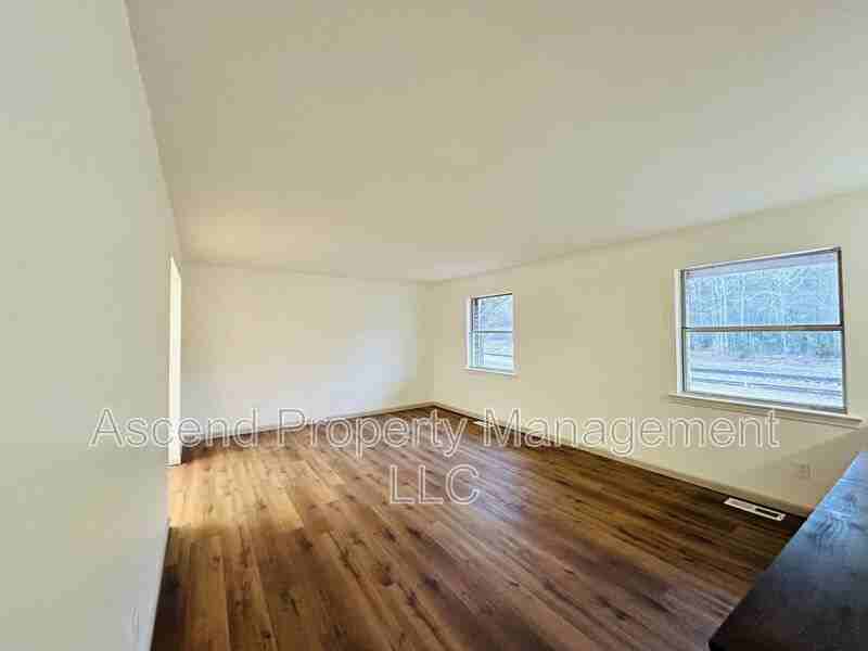 370 Julian Rd - Photo 4 of 20