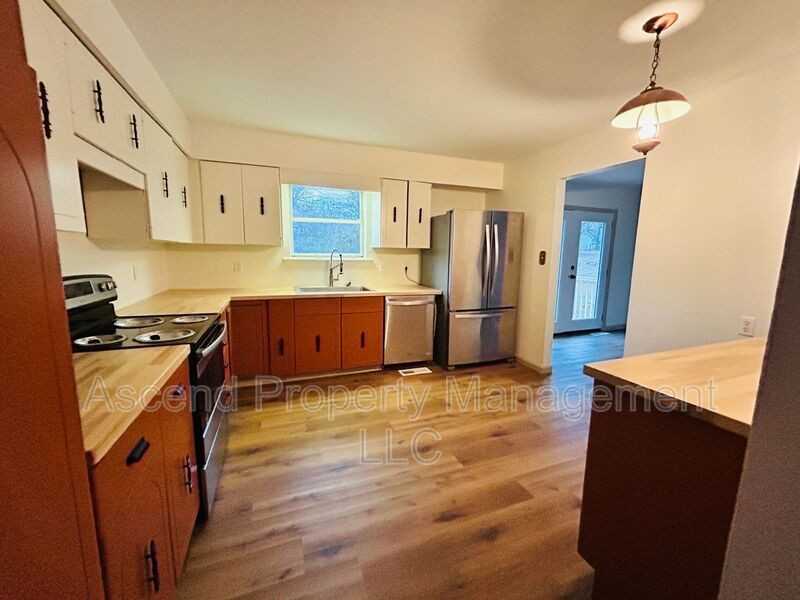 370 Julian Rd - Photo 5 of 20